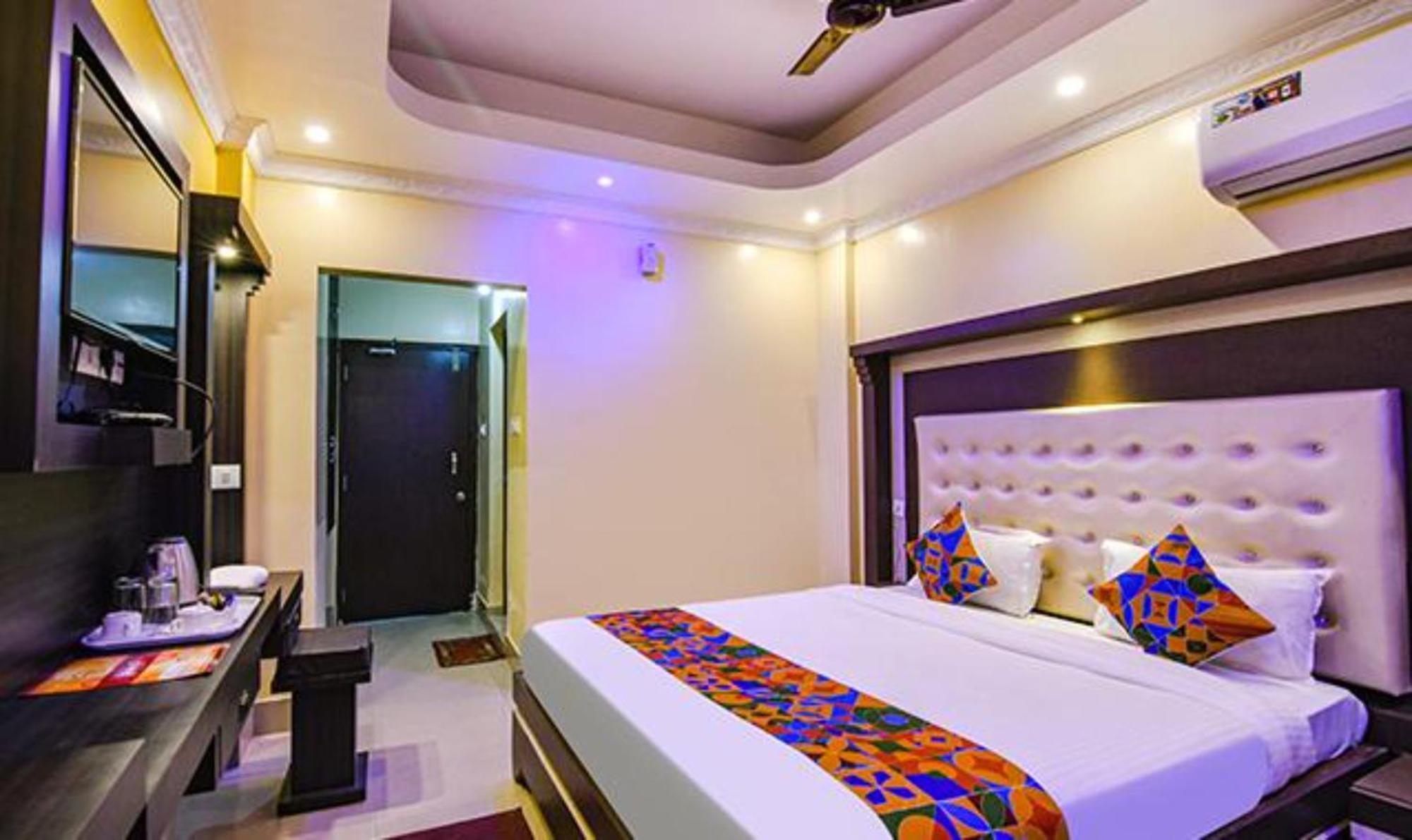 Goroomgo Bollywood Sea View Room Puri Exterior photo